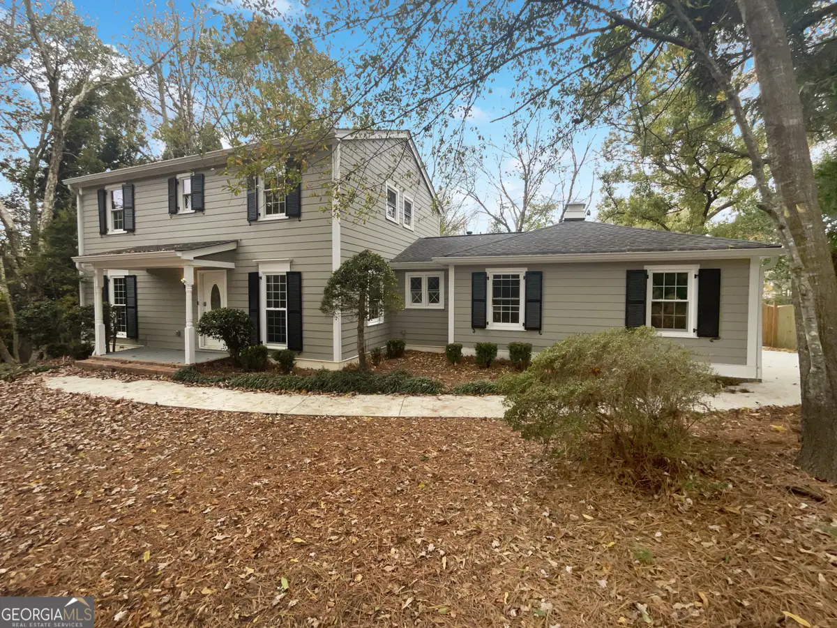 2824 Fontainebleau Drive, Dunwoody, GA 30360 - Image #1