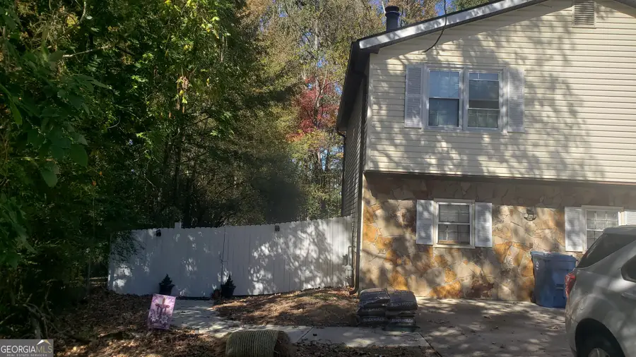 975 Ridgedale Drive, Lawrenceville, GA 30043 - Image #2