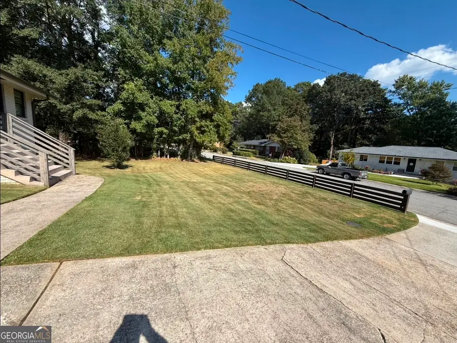 911 Lake Court Se, Smyrna, GA 30082 - Image #2