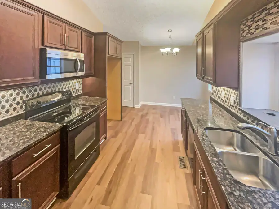 536 Bluff Court, Woodstock, GA 30188 - Image #2