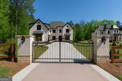 10765 Shallowford Road, Roswell, GA 30075