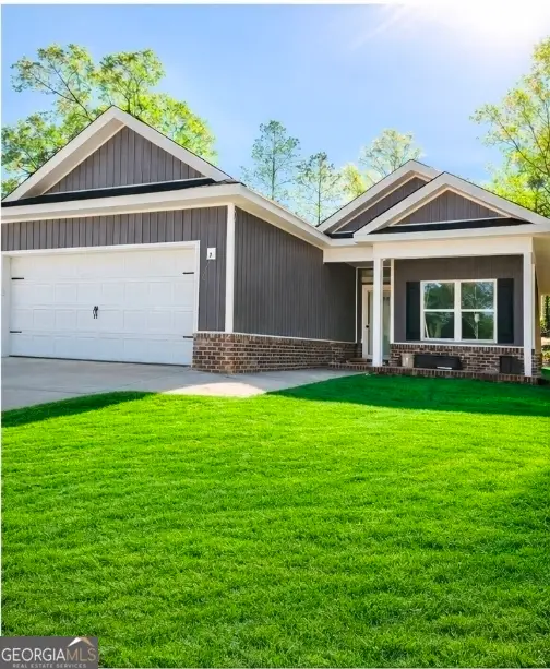 102 Silver Maple Court, Byron, GA 31008