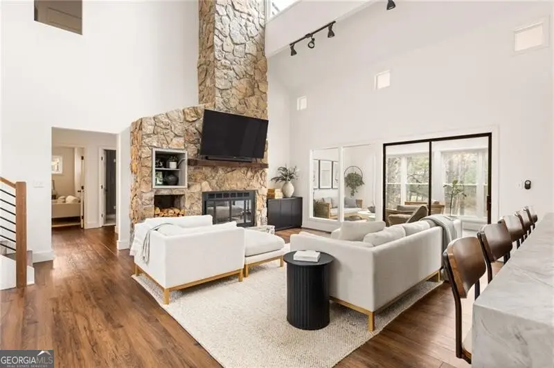 110 Lake Top Court, Roswell, GA 30076 - Image #3