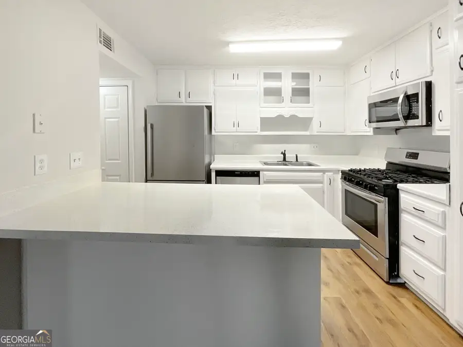 1467 Stoneleigh Circle, Stone Mountain, GA 30088 - Image #2