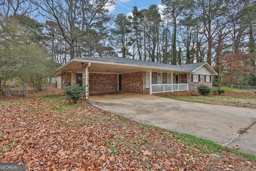 886 Oakhill Court, Stone Mountain, GA 30087 - Image #2
