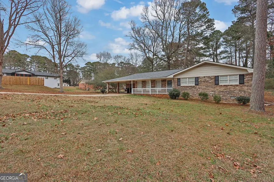 886 Oakhill Court, Stone Mountain, GA 30087 - Image #3