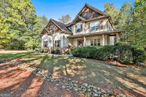 120 Meadow View Glen, Newnan, GA 30265