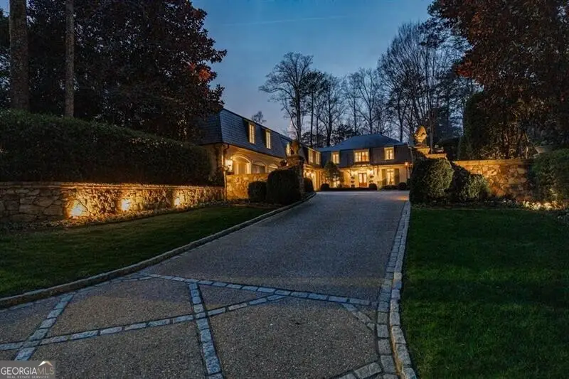 3302 W Andrews Drive Nw, Atlanta, GA 30305 - Image #2