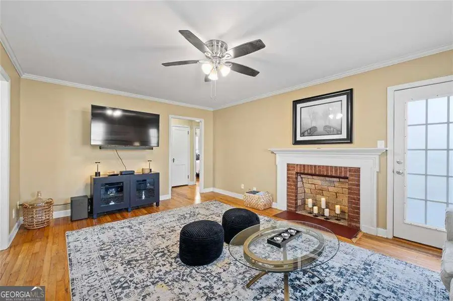 238 Crescent Circle Sw, Marietta, GA 30064 - Image #3