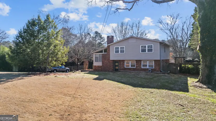 8 Lakemoore Drive Ne, Rome, GA 30161 - Image #2