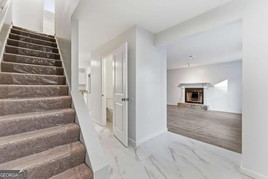 922 Fox Valley Court, Stone Mountain, GA 30088 - Image #3