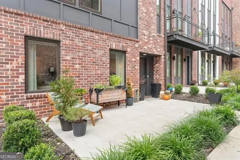 1256 Chelsea Circle Nw, Atlanta, GA 30318 - Image #2