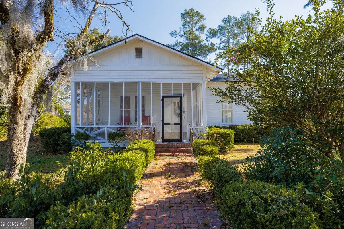 244 Courtland Avenue, Homerville, GA 31634 - #1