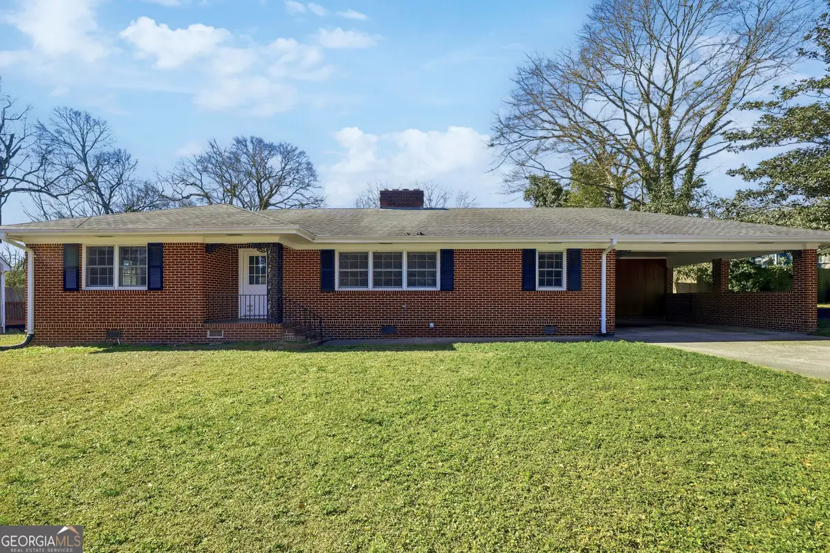 88 W New Street, Winder, GA 30680 - #1