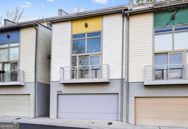 1376 Stirling Circle Nw, Atlanta, GA 30318