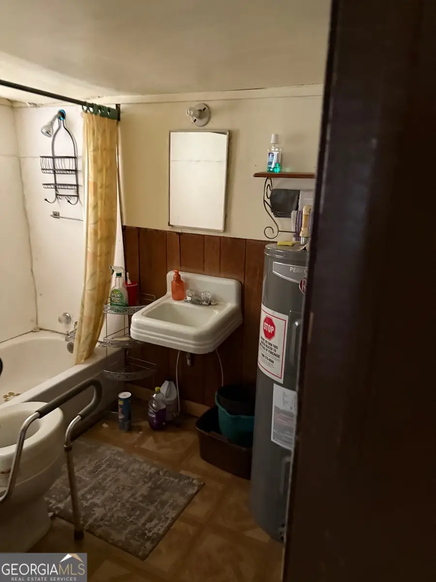 228 Rose Avenue, Woodbury, GA 30293 - #2