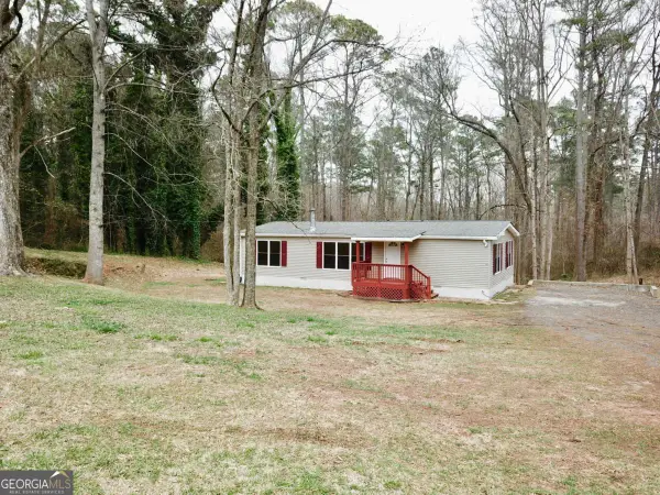 5148 E Holiday Court Se, Acworth, GA 30102