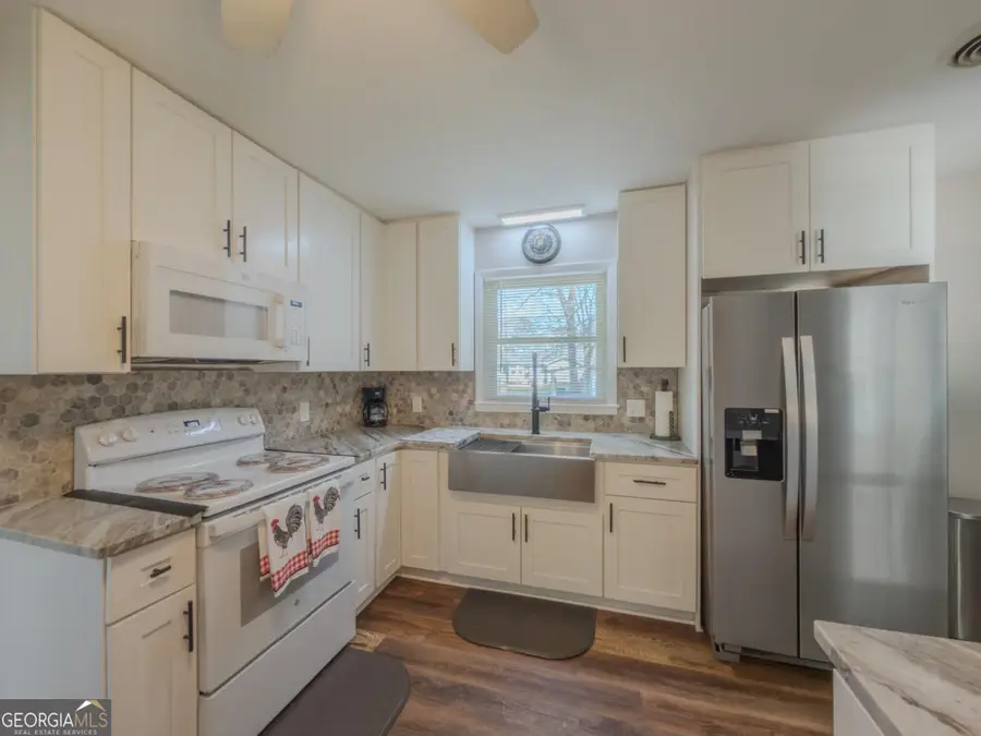 324 E Broad Street, Winder, GA 30680 - #3