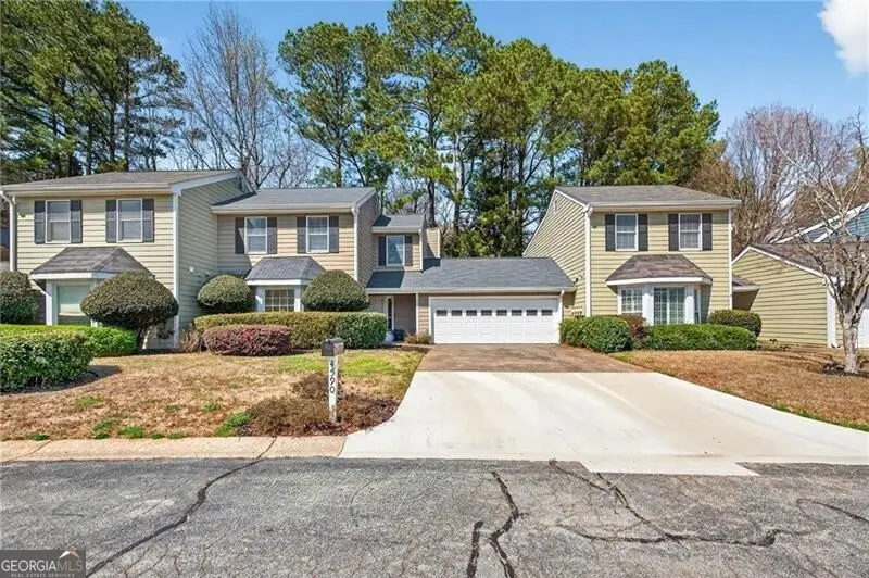 4590 Village Oaks Circle, Dunwoody, GA 30338 - #2