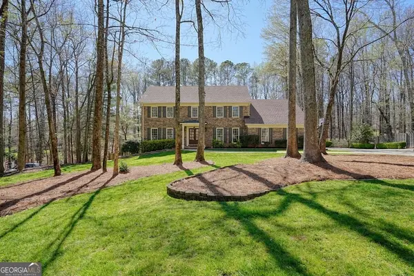 235 Oak Leaf Circle, Roswell, GA 30075