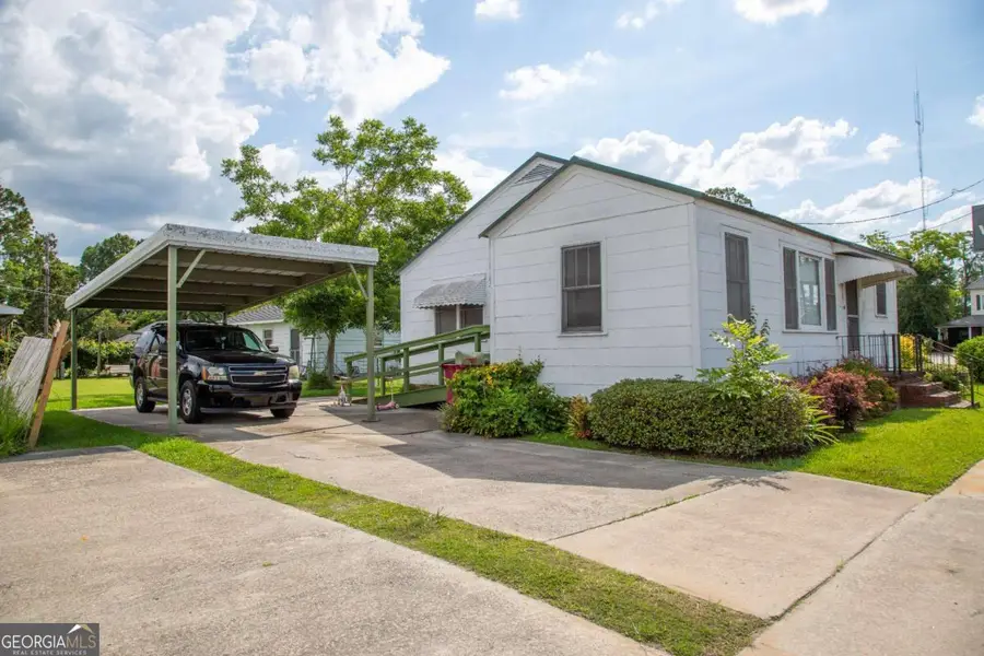 303 W Parker Street, Baxley, GA 31513 - #3