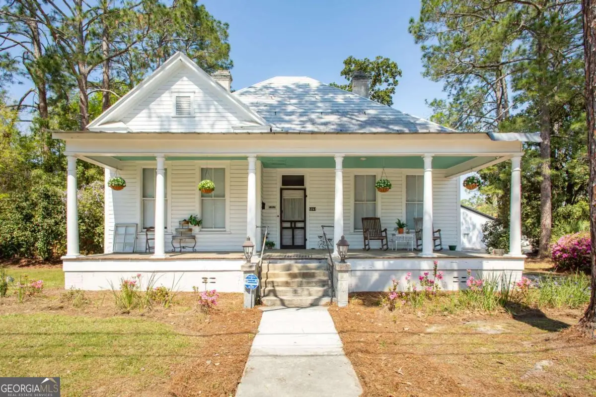 1261 Grove Avenue, Waycross, GA 31501 - #1
