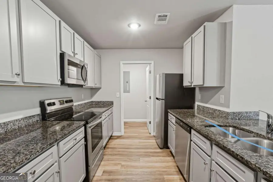 122 W Lexington Avenue, Griffin, GA 30223 - #2