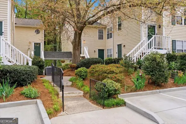 307 Glenleaf Dr, Peachtree Corners, GA 30092