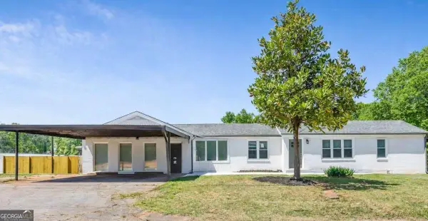 5586 Glore Drive Sw, Mableton, GA 30126
