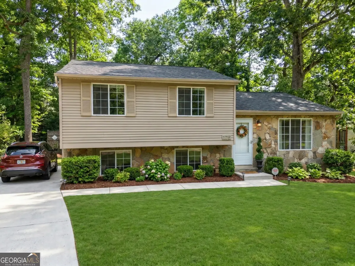 5172 Scarbrough Trail W, Stone Mountain, GA 30088 - #1