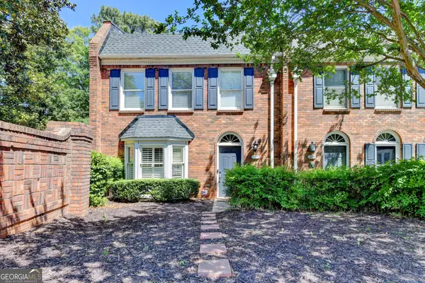 7111 Saint Charles Square, Roswell, GA 30075