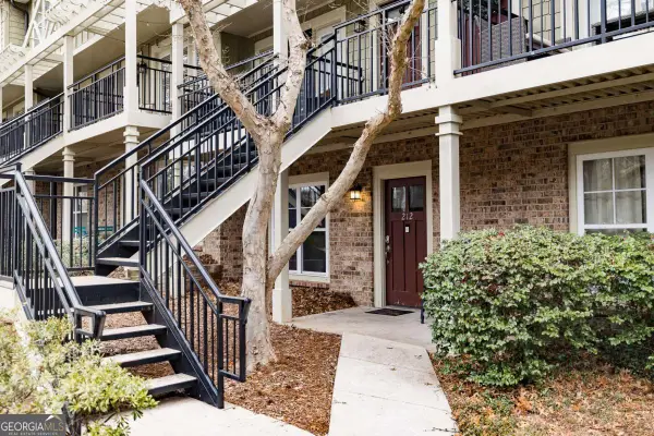 660 Barnett Shoals Road #212, Athens, GA 30605