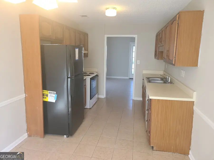 8010 Woodlake Drive, Riverdale, GA 30274 - #2