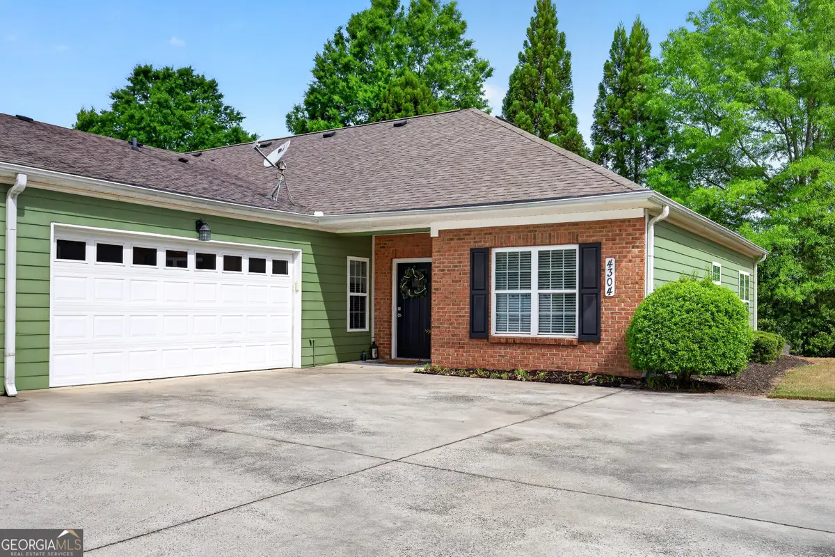 4304 Commonwealth Circle, Newnan, GA 30263 - #1