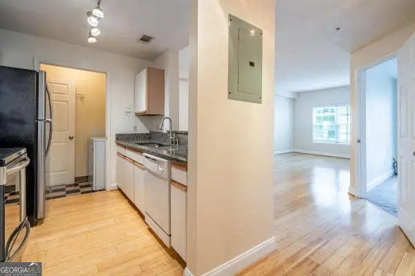 1074 Peachtree Walk Ne #B418, Atlanta, GA 30309