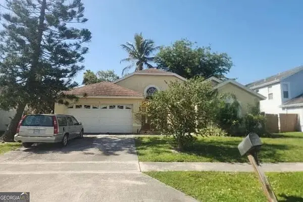 8 Meadows Park Lane, Boynton Beach, FL 33436