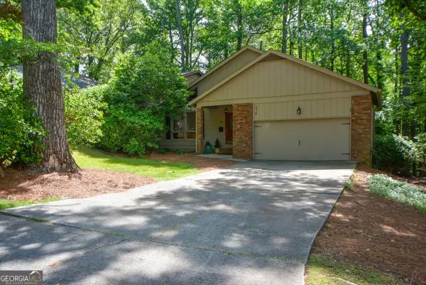 270 Lakeview Ridge W, Roswell, GA 30076