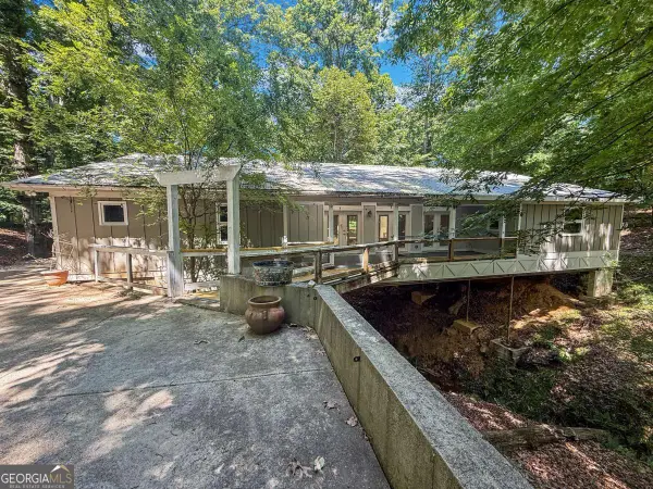 6567 Tahiti Way, Flowery Branch, GA 30542