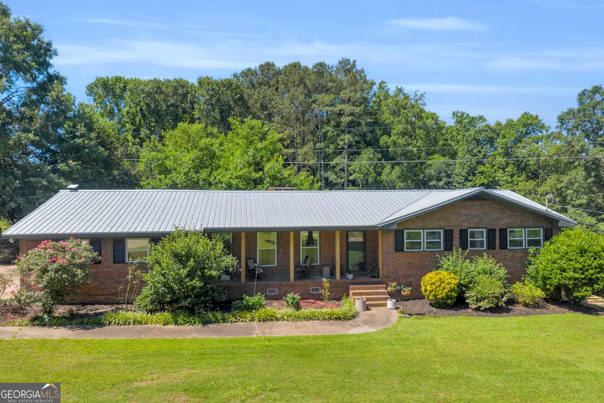 101 W Hendricks Street, Bowman, GA 30624 - #1