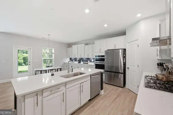 669 Fairway Drive, Acworth, GA 30101