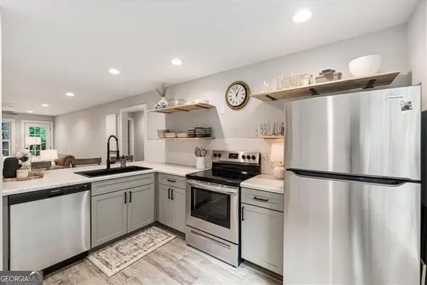 302 Teal Court #302, Roswell, GA 30076