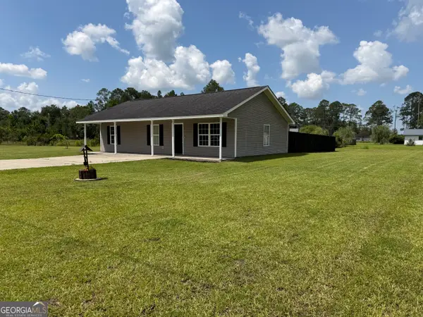 354 Peach Ln, Baxley, GA 31513