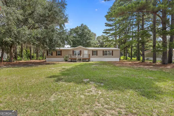 176 Barn Road Circle, Jesup, GA 31545