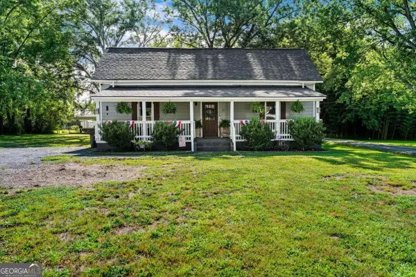 28 School Street Ne, White, GA 30184
