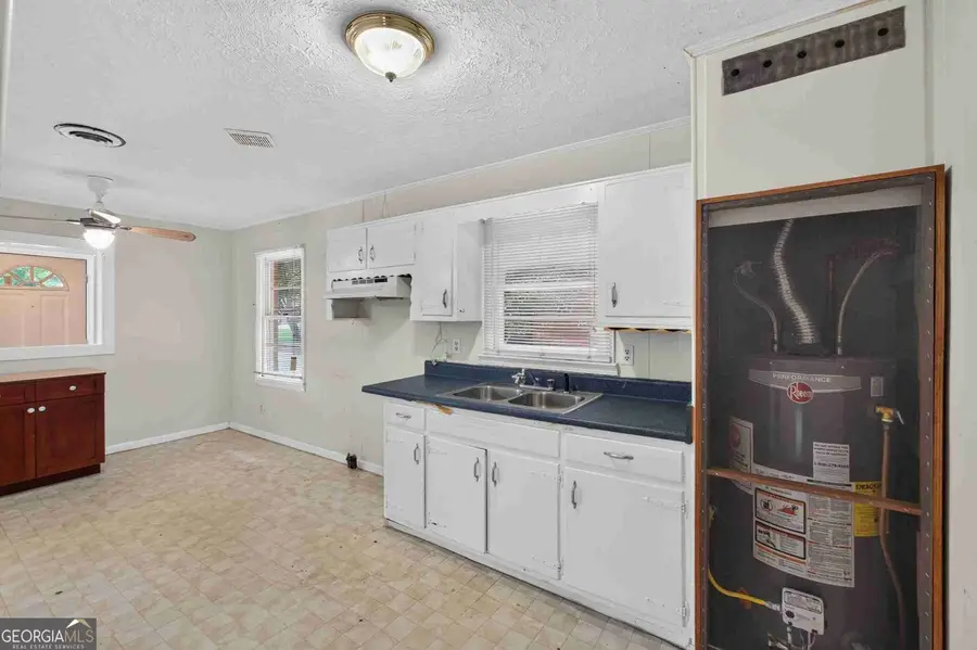 818 Sherwood Circle, Forest Park, GA 30297 - #3