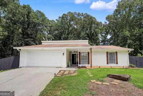 10 Saratoga Drive, Lawrenceville, GA 30044