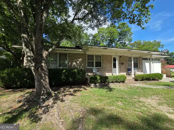 9 S College Street, Claxton, GA 30417