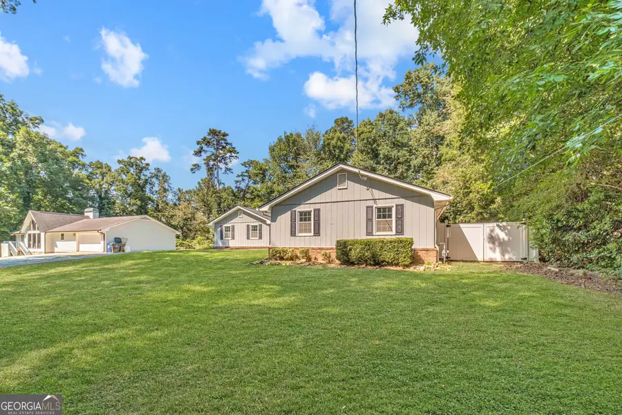 3245 Village Glen Trail S, Snellville, GA 30039 - #3