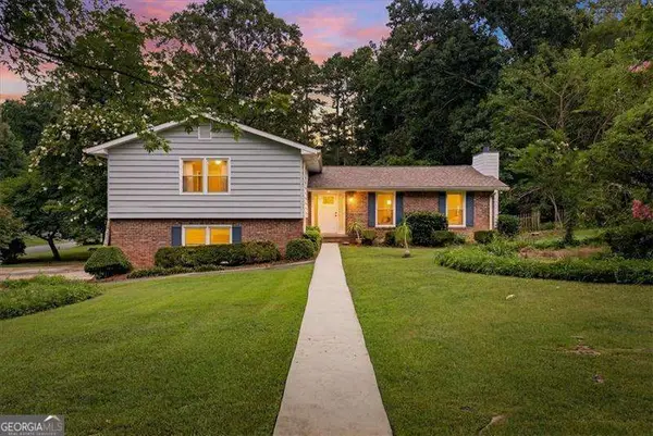 8 Rhodes Drive, Marietta, GA 30068