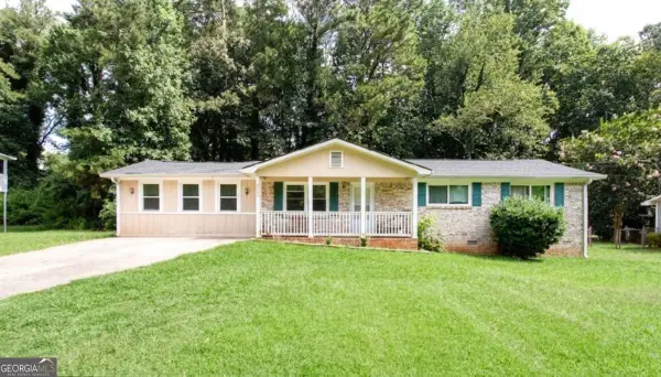 2289 Chestnut Log Drive, Lithia Springs, GA 30122
